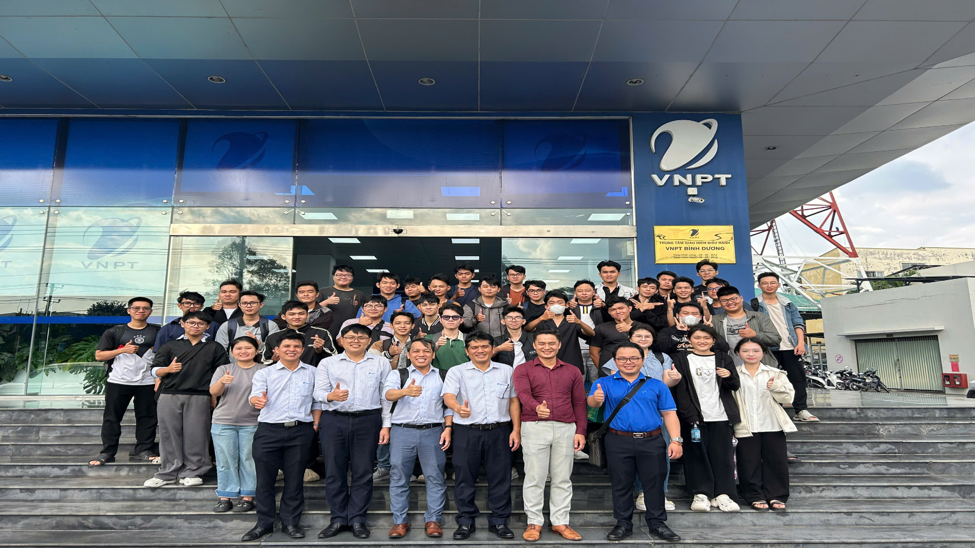 VIỆN CÔNG NGHỆ SỐ - TDMU TỔ CHỨC CHƯƠNG TRÌNH THAM QUAN VÀ HỌC TẬP THỰC TẾ TẠI VNPT THÀNH PHỐ HỒ CHÍ MINH
