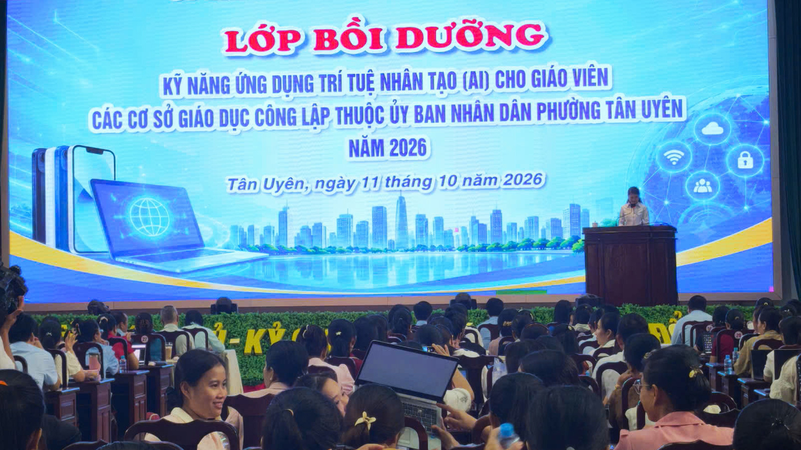 Trường Đại học Thủ Dầu Một đồng hành bồi dưỡng kỹ năng ứng dụng AI trong giảng dạy cho giáo viên phường Tân Uyên