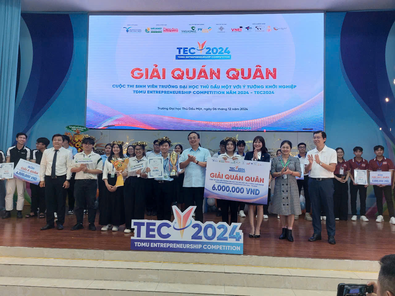 Viện Đào tạo Công nghệ Thông tin & Chuyển đổi số chúc mừng Quán quân Cuộc thi TEC2024!
