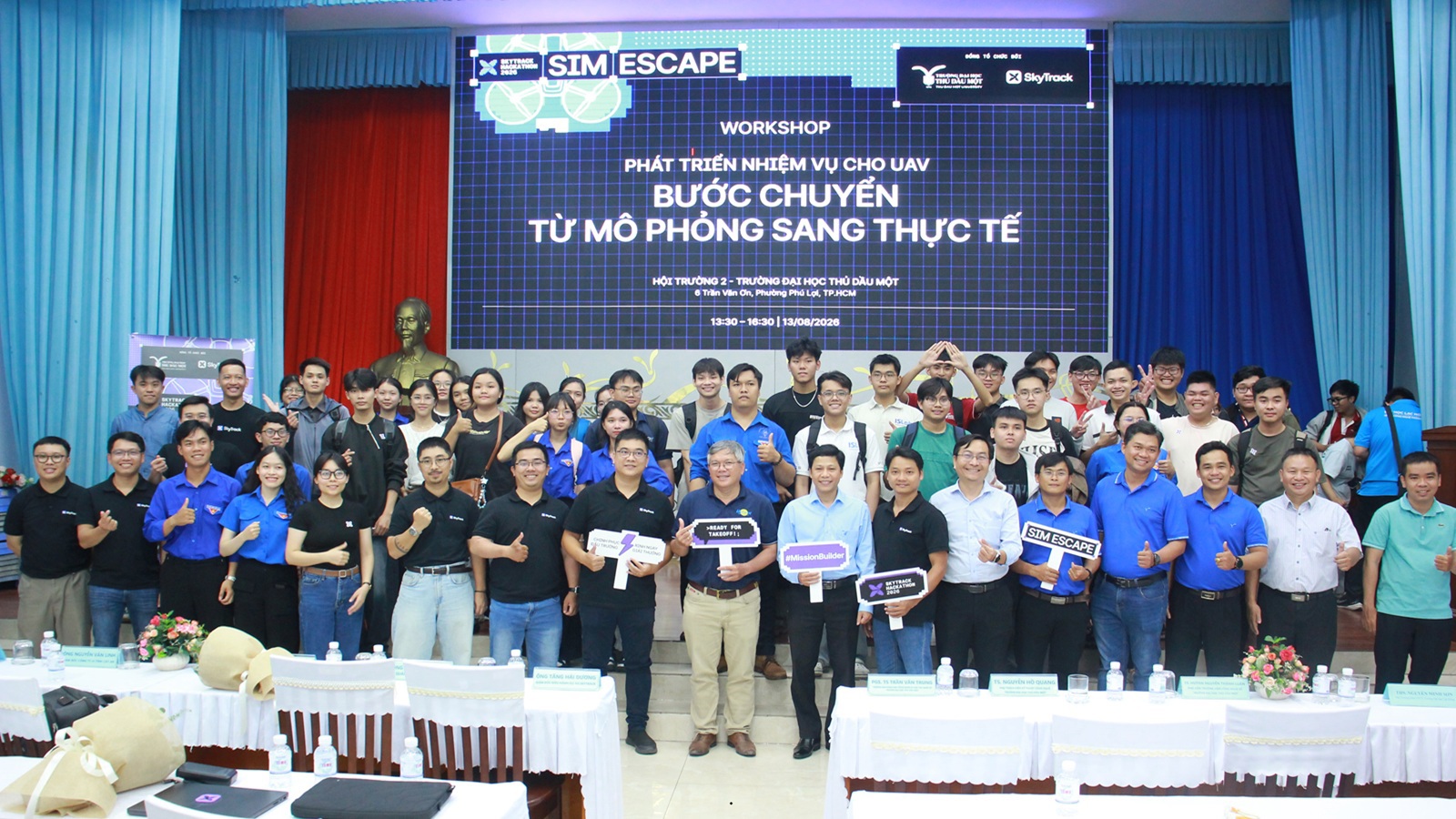 Hơn 200 sinh viên tham gia Workshop: Phát triển nhiệm vụ cho UAV - Bước chuyển từ mô phỏng sang thực tế
