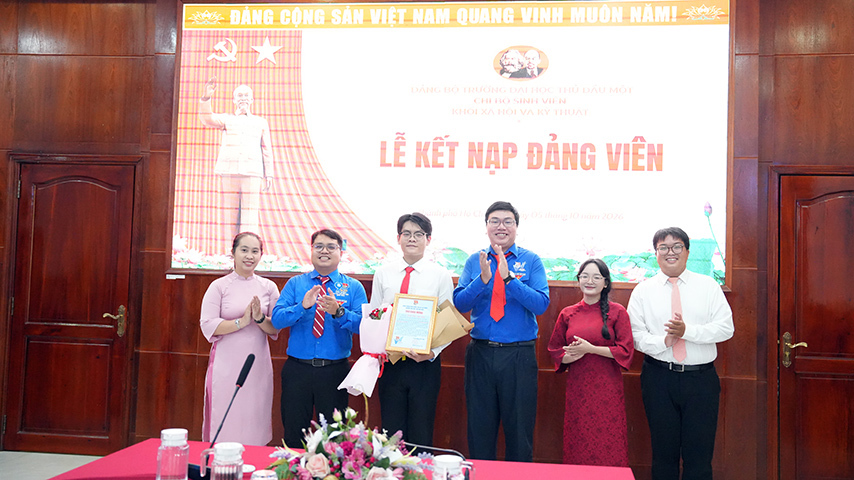 Chúc mừng sinh viên Trịnh Phan Anh Khoa được kết nạp vào Đảng